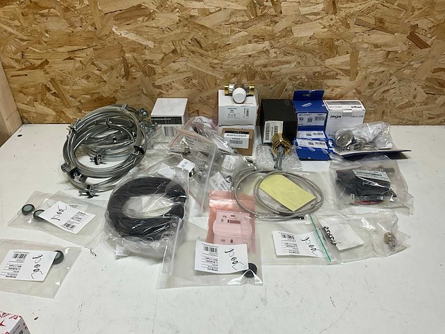 Partij diverse onderdelen en toebehoren - afbeelding 1 van  17