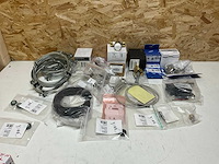 Partij diverse onderdelen en toebehoren - afbeelding 1 van  17