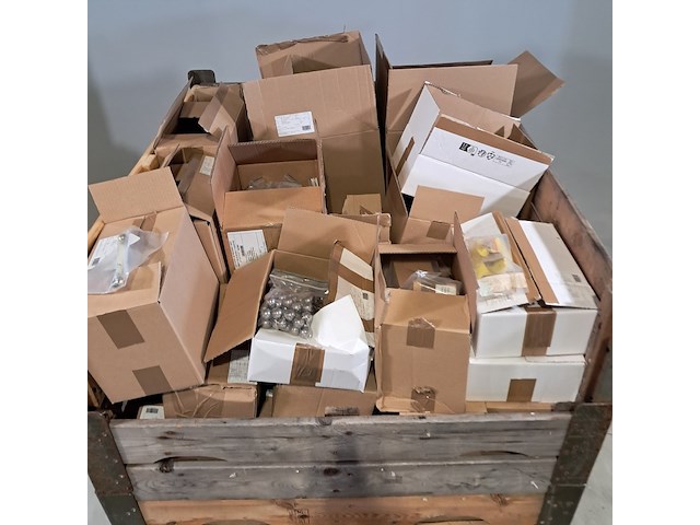 Partij diverse onderdelen, o.a bosch - afbeelding 2 van  8