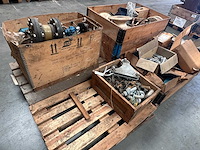 Partij diverse onderdelen op 4 pallets - afbeelding 1 van  5
