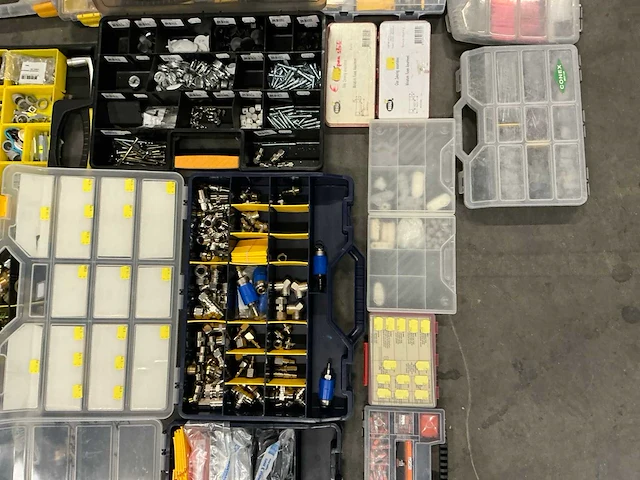 Partij diverse opbergkoffers met inhoud (31x) - afbeelding 2 van  12