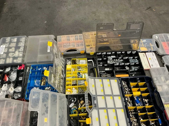 Partij diverse opbergkoffers met inhoud (31x) - afbeelding 7 van  12