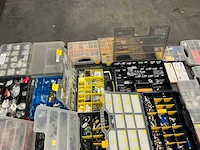 Partij diverse opbergkoffers met inhoud (31x) - afbeelding 7 van  12