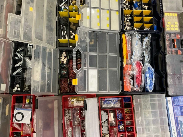 Partij diverse opbergkoffers met inhoud (31x) - afbeelding 9 van  12