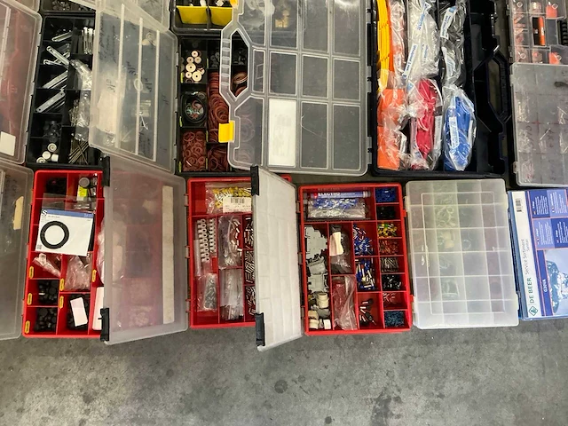 Partij diverse opbergkoffers met inhoud (31x) - afbeelding 10 van  12