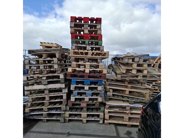 Partij diverse pallets/ brandhout - afbeelding 2 van  5