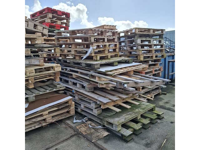 Partij diverse pallets/ brandhout - afbeelding 4 van  5