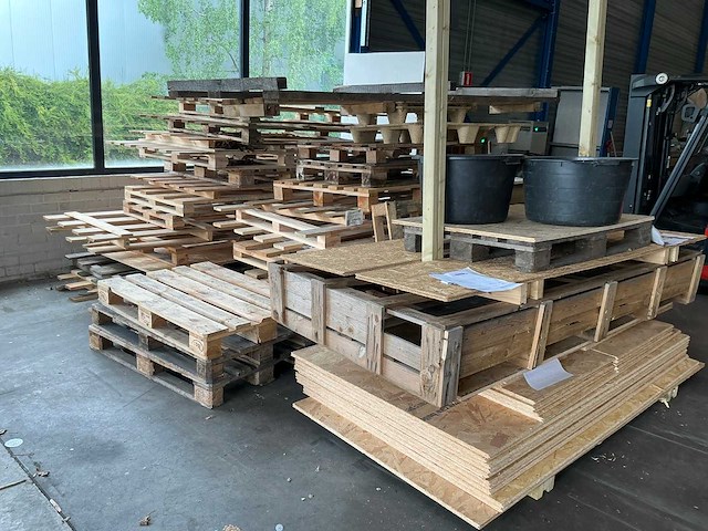 Partij diverse pallets - afbeelding 1 van  4