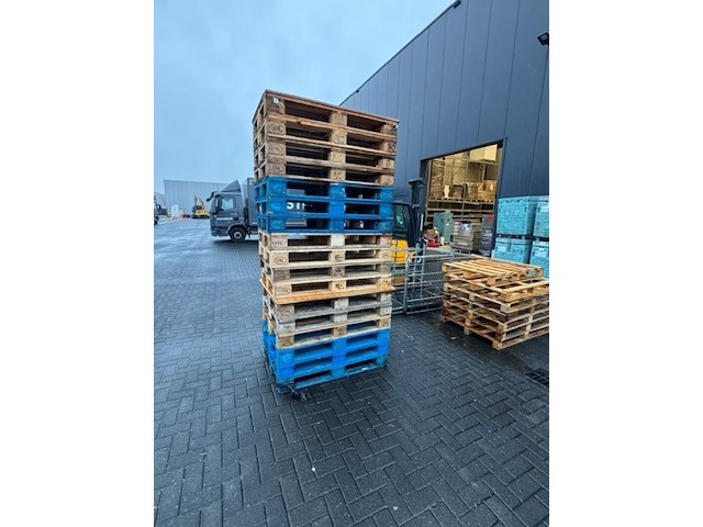 Partij diverse pallets - afbeelding 1 van  3