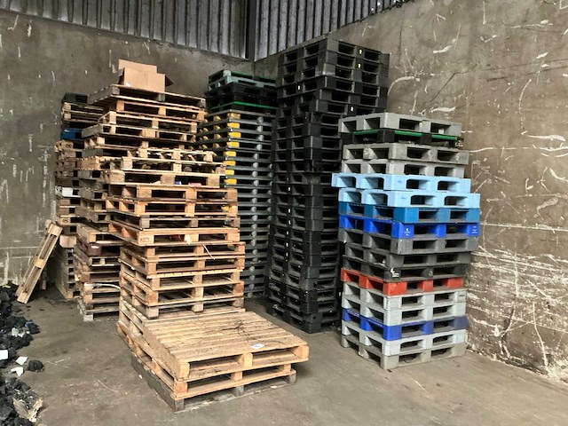 Partij diverse pallets - afbeelding 1 van  5