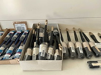 Partij diverse patentkwasten/verfschrapers/spatels/etc (102x) - afbeelding 1 van  6