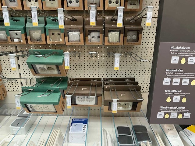 Partij diverse peha/bj refl/ion/q-link/etc schakelmateriaal&contactdozen/etc (685x) - afbeelding 14 van  19