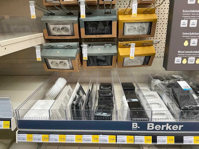 Partij diverse peha/bj refl/ion/q-link/etc schakelmateriaal&contactdozen/etc (685x) - afbeelding 5 van  19