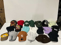 Partij diverse petten o.a ny/dickies/obey/vilebrequin (20x) - afbeelding 1 van  4