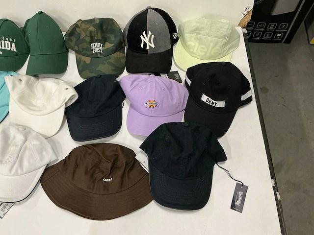 Partij diverse petten o.a ny/dickies/obey/vilebrequin (20x) - afbeelding 4 van  4