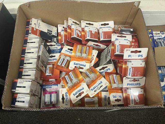 Partij diverse philips/grundig batterijen (124 verpakkingen) - afbeelding 1 van  4