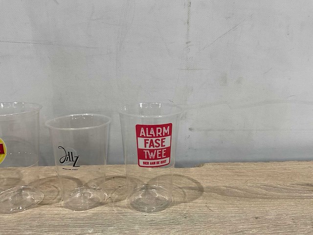 Partij diverse plastic bekers - afbeelding 7 van  8
