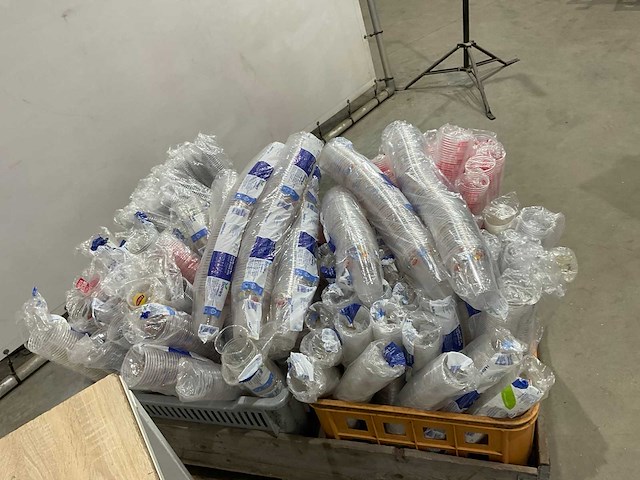 Partij diverse plastic bekers - afbeelding 8 van  8