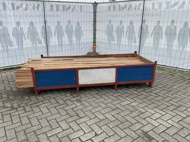 Partij diverse plinten en latten - afbeelding 2 van  6