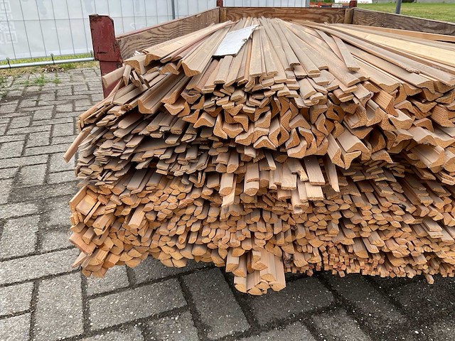 Partij diverse plinten en latten - afbeelding 4 van  6