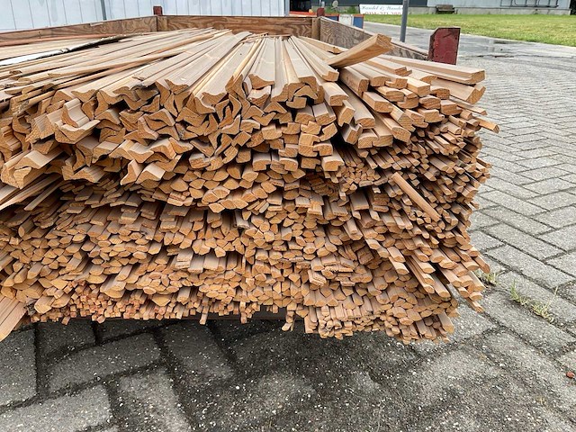 Partij diverse plinten en latten - afbeelding 5 van  6