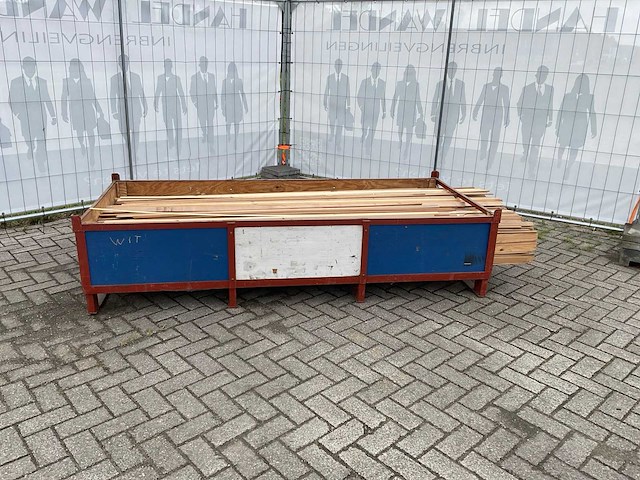 Partij diverse plinten en latten - afbeelding 2 van  9