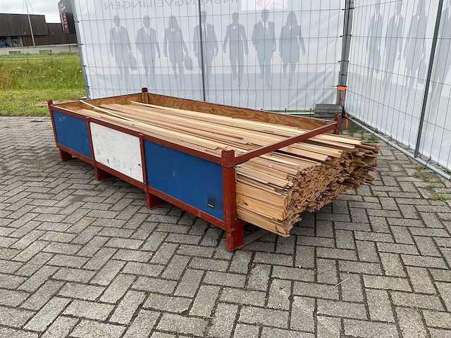 Partij diverse plinten en latten - afbeelding 3 van  9