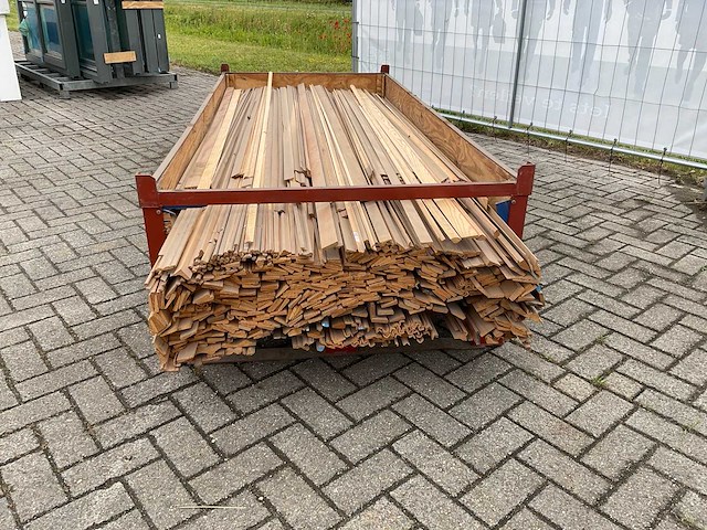 Partij diverse plinten en latten - afbeelding 4 van  9