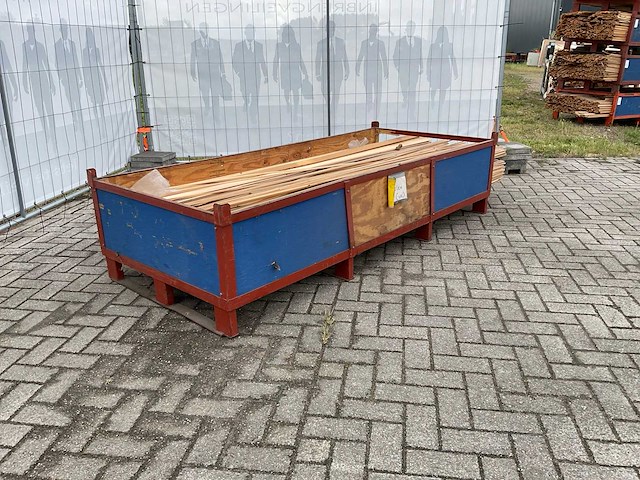 Partij diverse plinten en latten - afbeelding 1 van  6