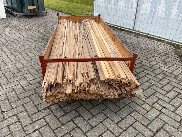 Partij diverse plinten en latten - afbeelding 3 van  6