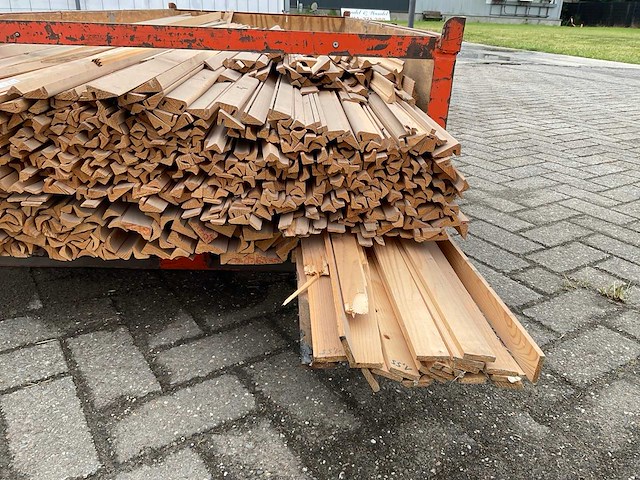 Partij diverse plinten en latten - afbeelding 6 van  9