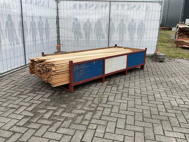 Partij diverse plinten en latten - afbeelding 1 van  8