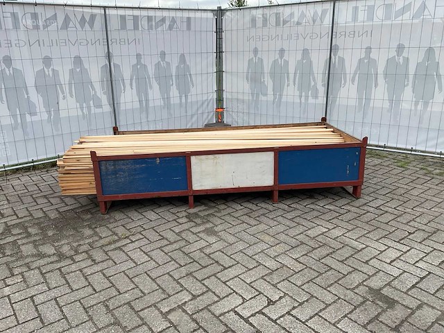 Partij diverse plinten en latten - afbeelding 2 van  8