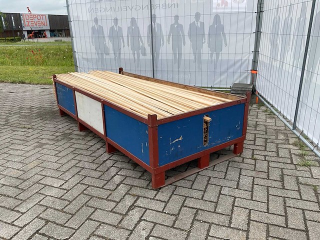 Partij diverse plinten en latten - afbeelding 3 van  8