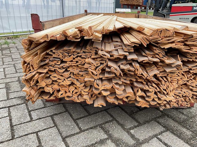 Partij diverse plinten en latten - afbeelding 5 van  8