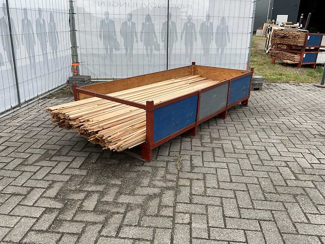 Partij diverse plinten en latten - afbeelding 4 van  8