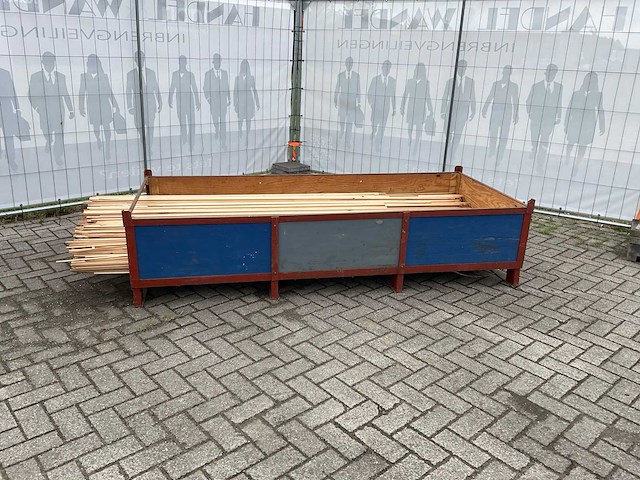 Partij diverse plinten en latten - afbeelding 5 van  8