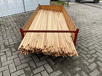 Partij diverse plinten en latten - afbeelding 1 van  8