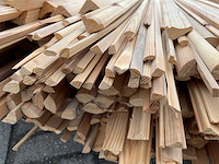 Partij diverse plinten en latten - afbeelding 2 van  8