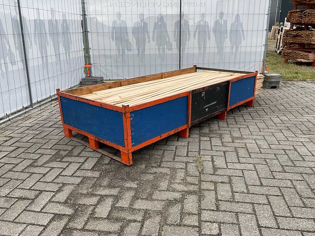 Partij diverse plinten en latten - afbeelding 1 van  6