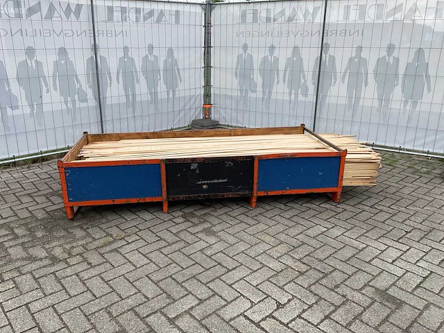 Partij diverse plinten en latten - afbeelding 2 van  6