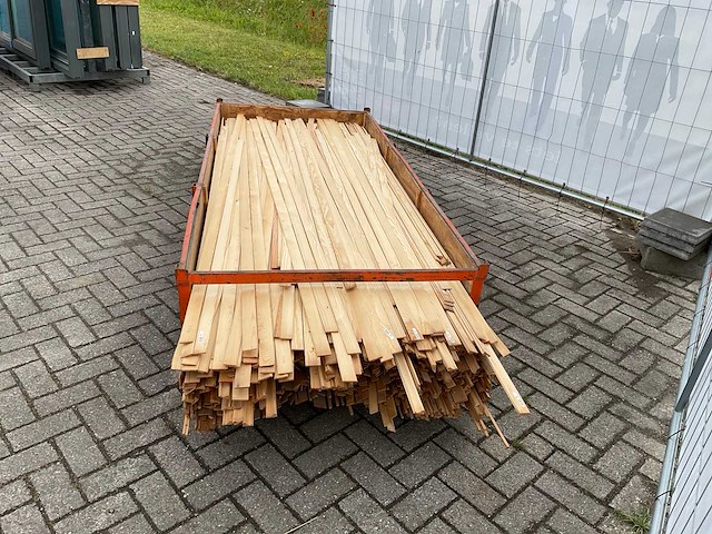 Partij diverse plinten en latten - afbeelding 4 van  6