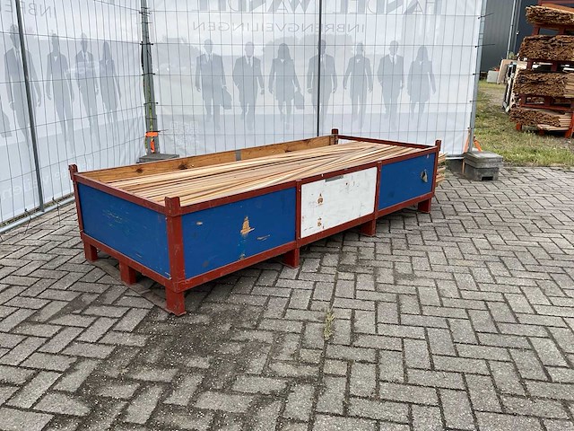 Partij diverse plinten en latten - afbeelding 2 van  8