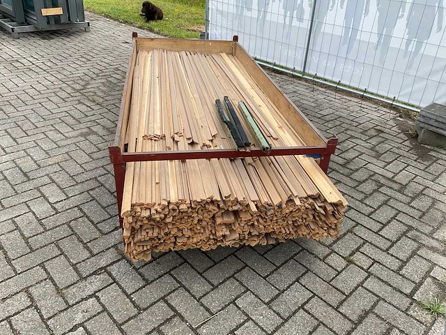 Partij diverse plinten en latten - afbeelding 5 van  8