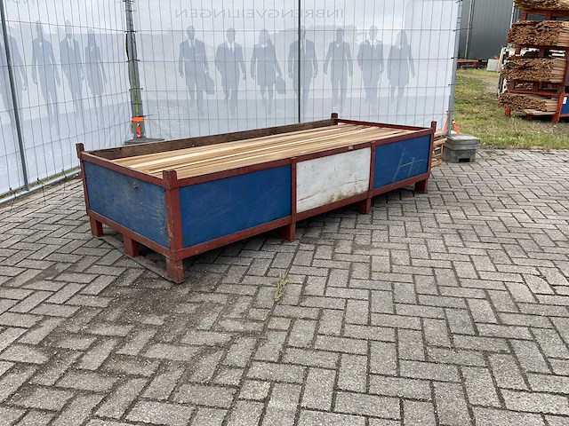 Partij diverse plinten en latten - afbeelding 1 van  8