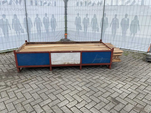 Partij diverse plinten en latten - afbeelding 2 van  8