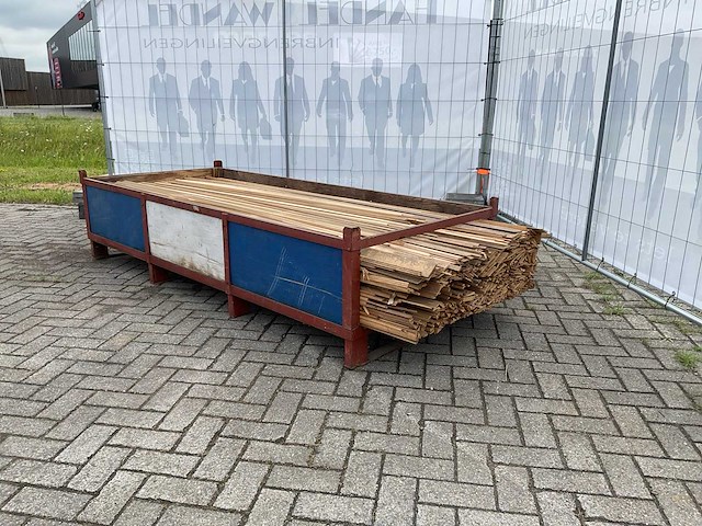 Partij diverse plinten en latten - afbeelding 3 van  8