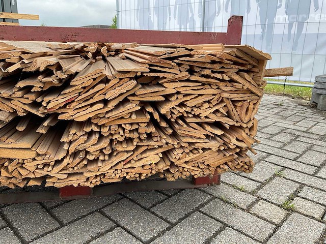 Partij diverse plinten en latten - afbeelding 6 van  8