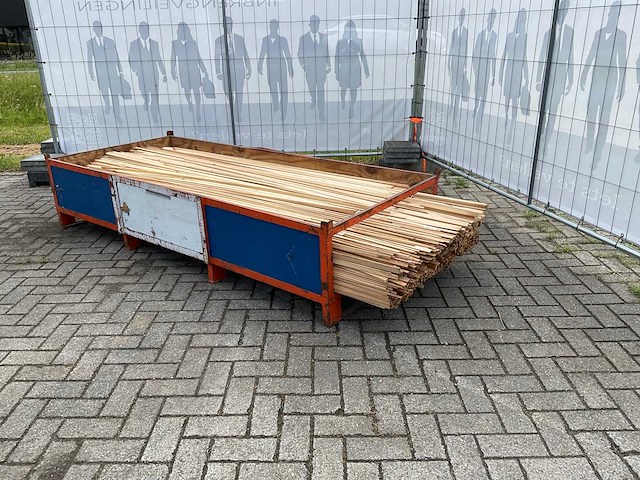 Partij diverse plinten en latten - afbeelding 3 van  8