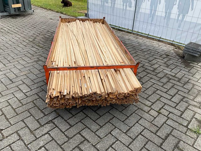 Partij diverse plinten en latten - afbeelding 4 van  8